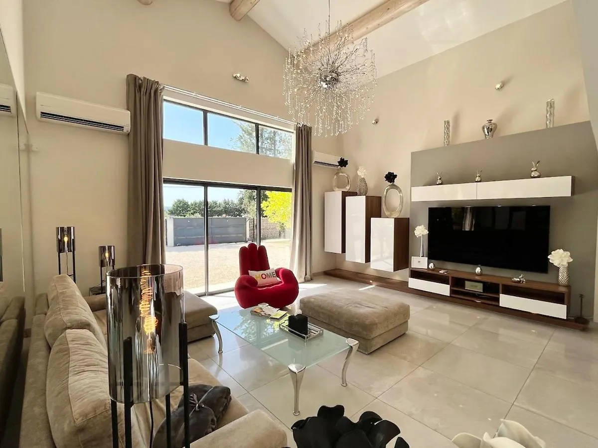 Holiday home Gite Bb Chic Du Domaine De La Franquette Caderousse