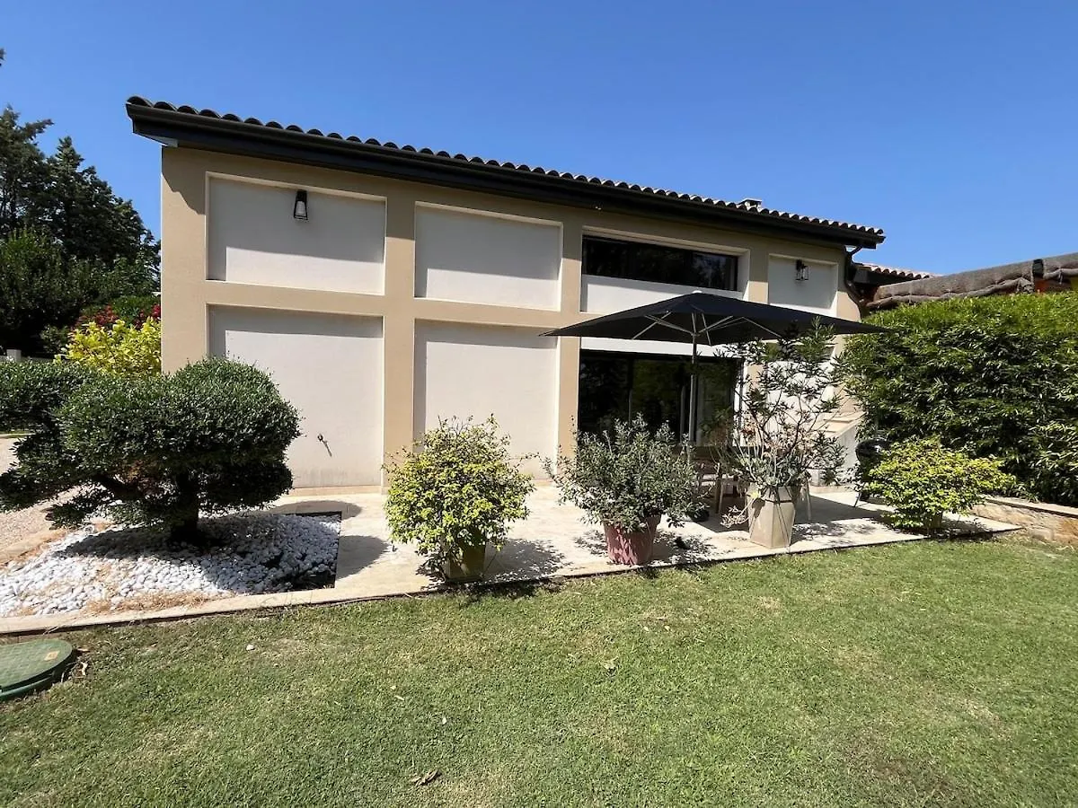 Holiday home Gite Bb Chic Du Domaine De La Franquette Caderousse