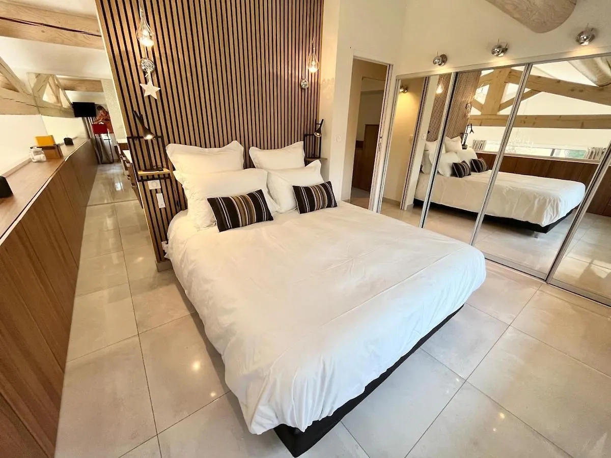 Holiday home Gite Bb Chic Du Domaine De La Franquette Caderousse France
