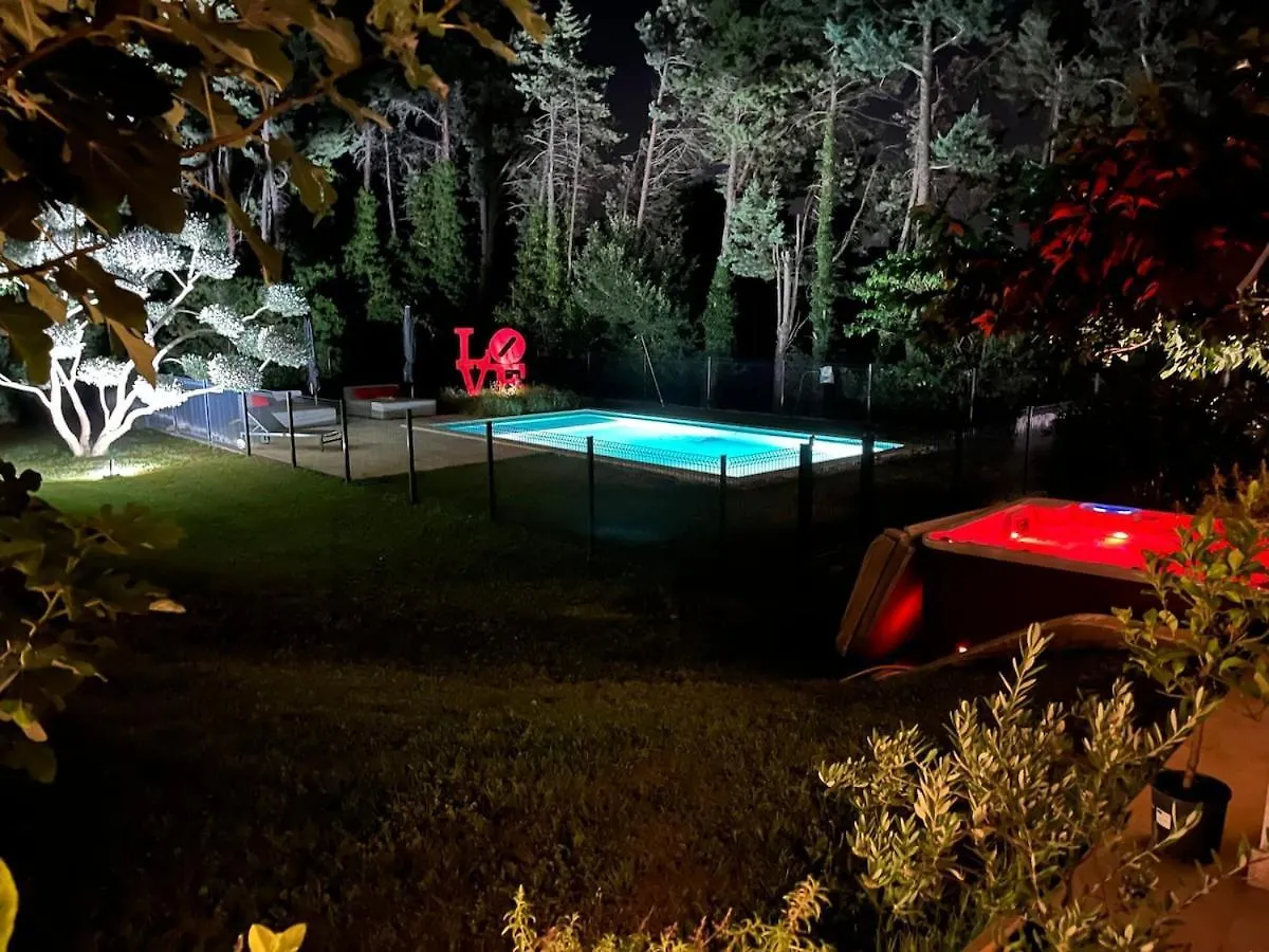 Gite Bb Chic Du Domaine De La Franquette Caderousse 0*,