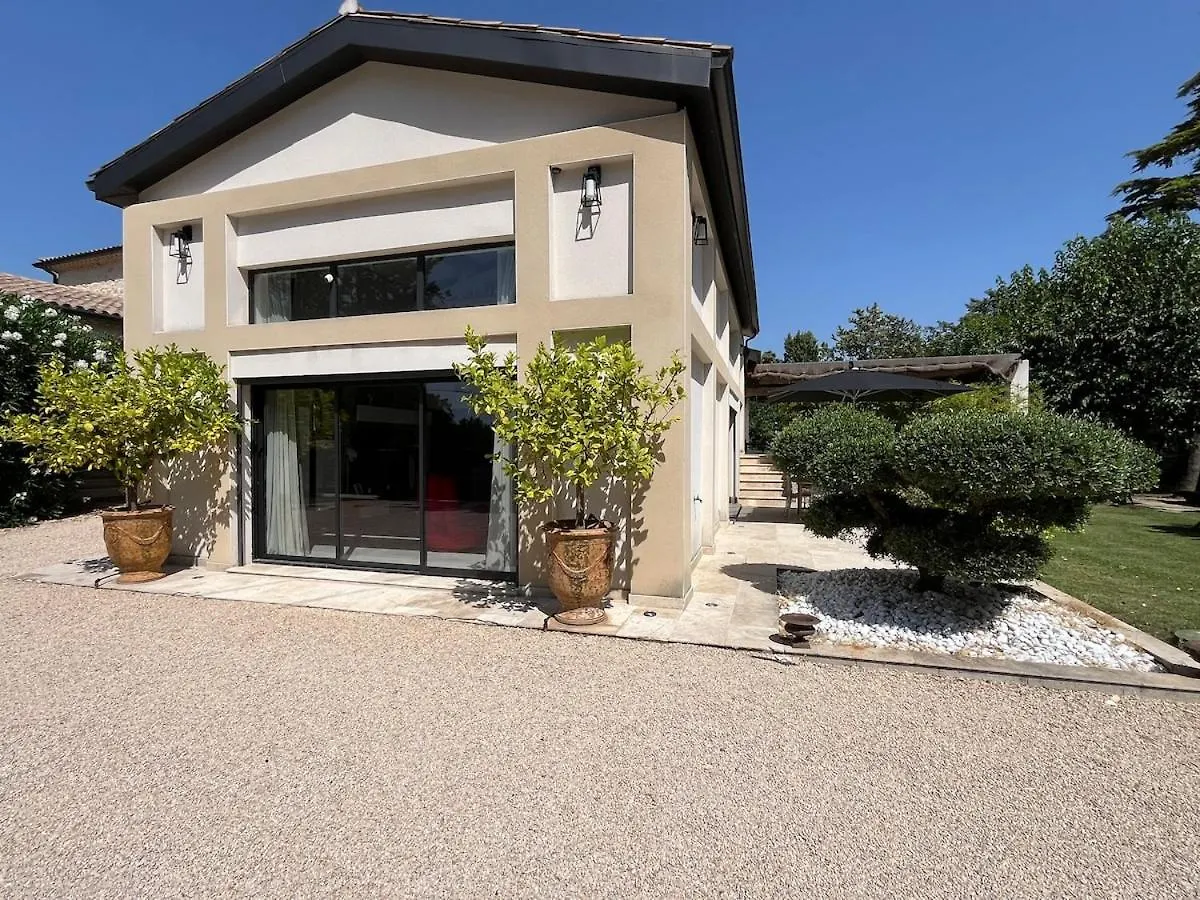 Holiday home Gite Bb Chic Du Domaine De La Franquette Caderousse