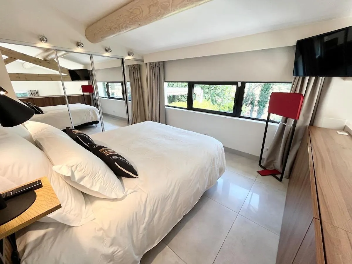 Holiday home Gite Bb Chic Du Domaine De La Franquette Caderousse